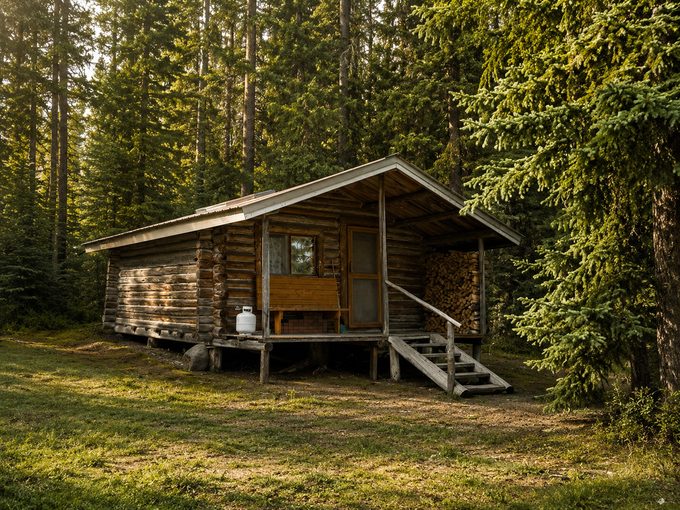 The cabin in summer at Eagle's Nest Resort.